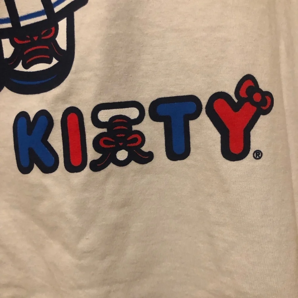 Hello kitty by Sanrio graphic shirt - Picture 5 of 6